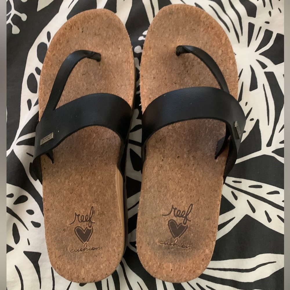 EUC - Reef Cushion Sunburst Hi- Size 9 C super cute and comfy - worn once
